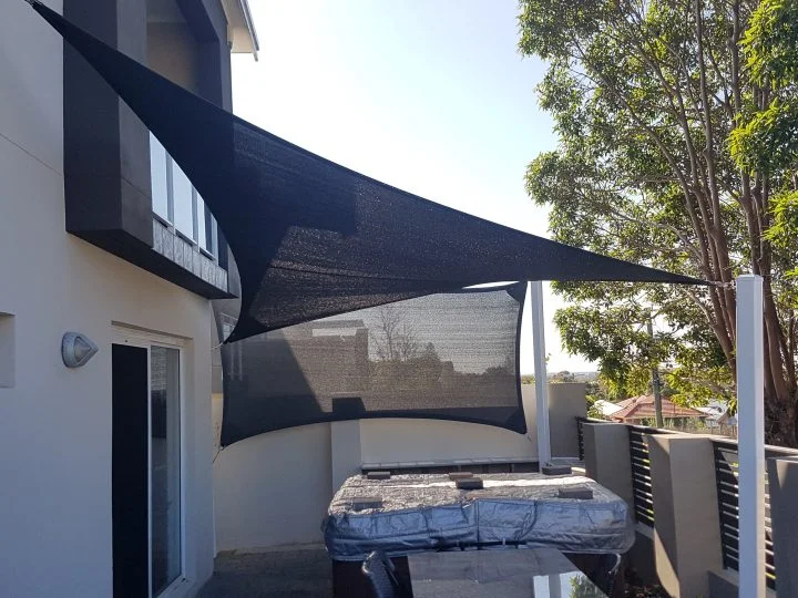 Doubleview shade Sail and Privacy Screen over a spa
